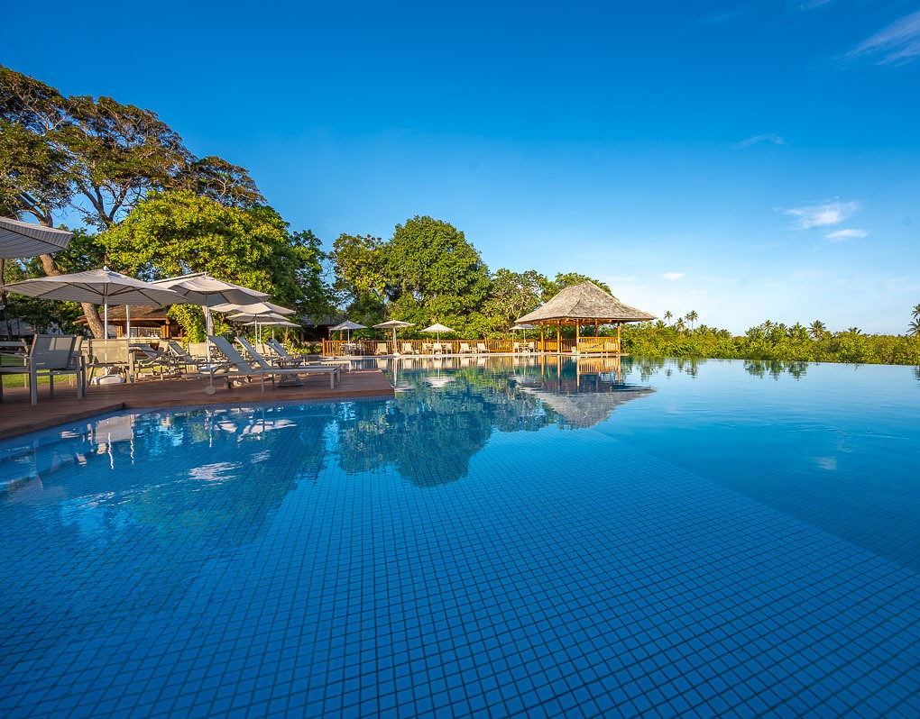 Enseada do Castelo · piscina do clube