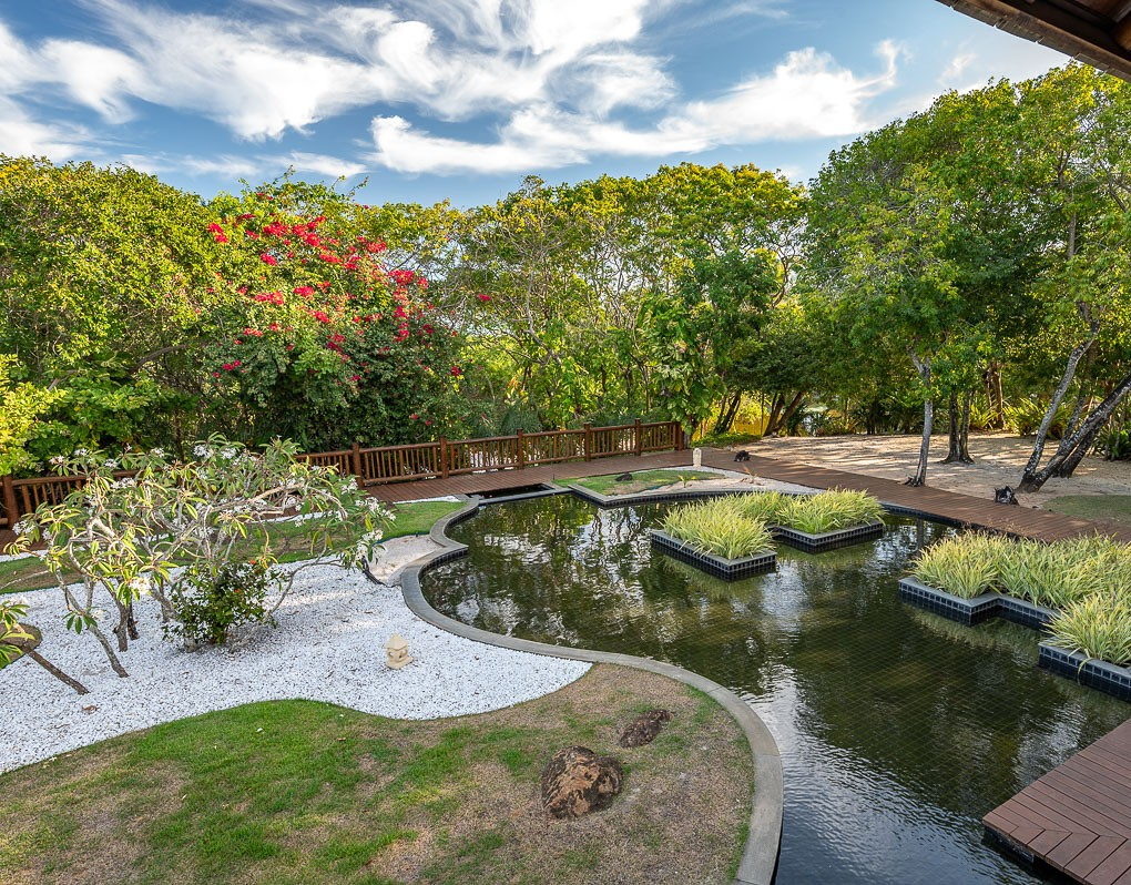 Enseada do Castelo · jardins e espelho d'água