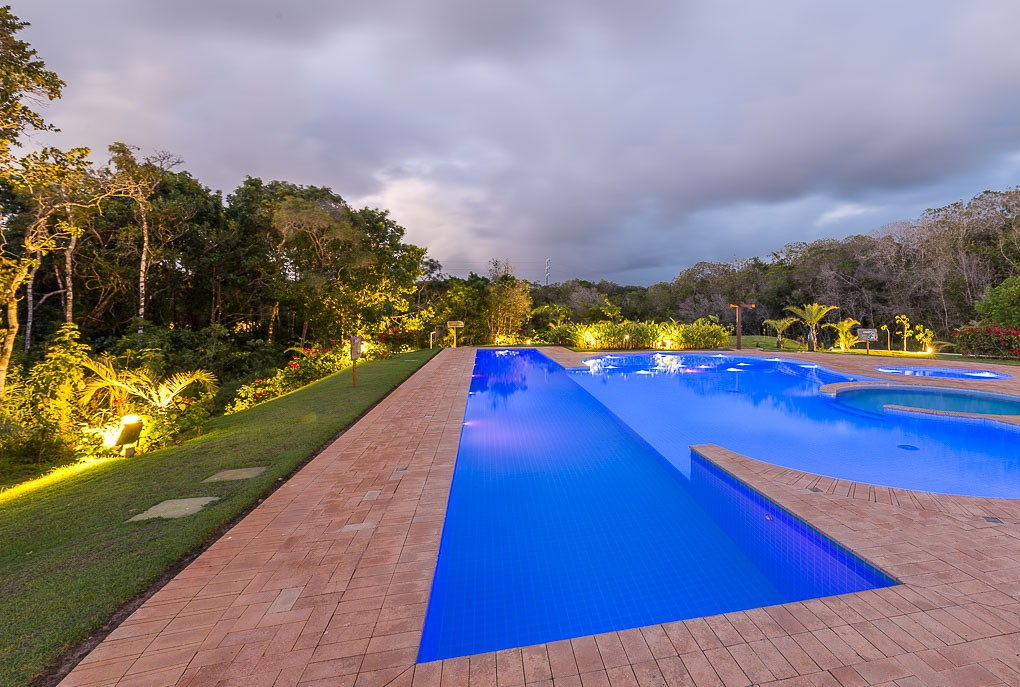 Ilha dos Pássaros · piscina à noite