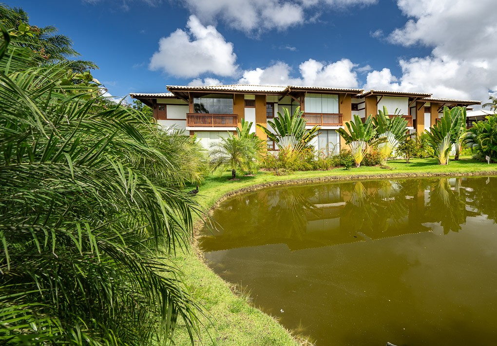 Vila da Enseada · residências à beira do lago