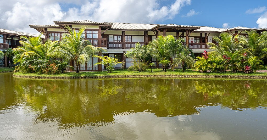 Vila da Enseada · residências e o lago