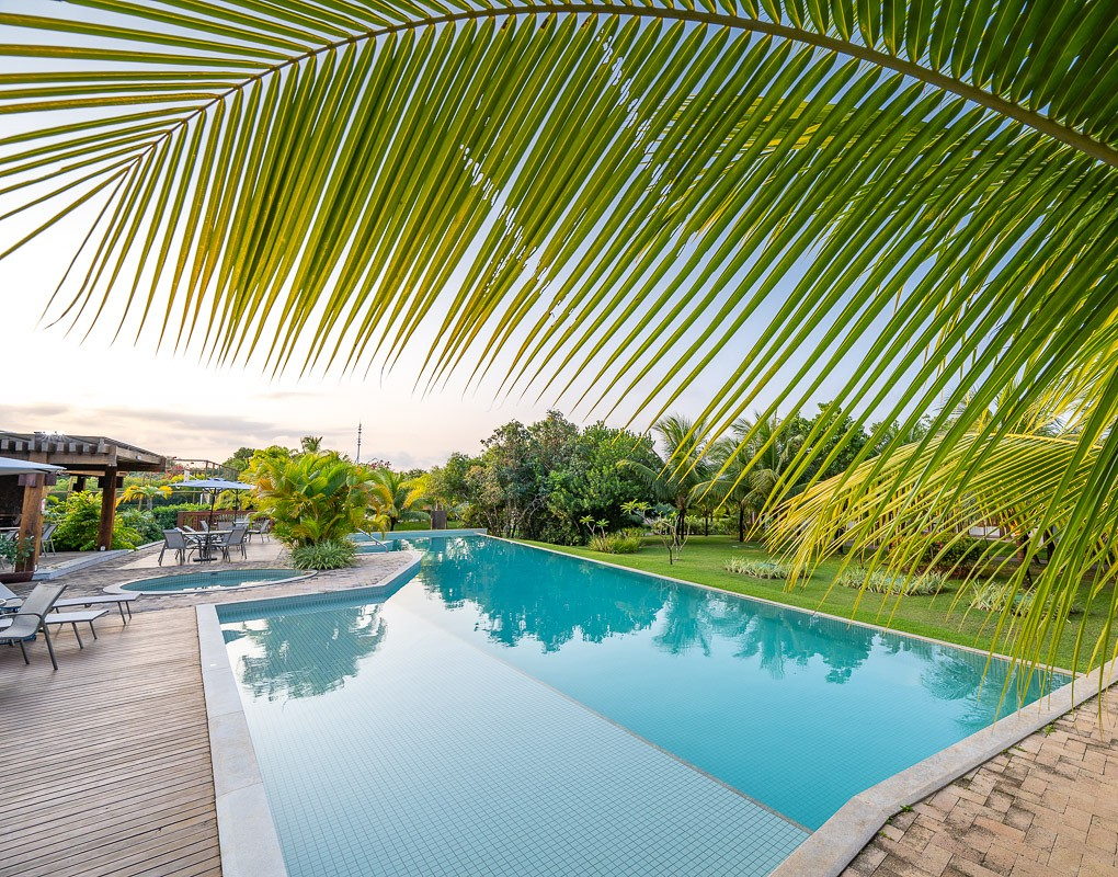 Vila da Enseada · piscina e coqueiral