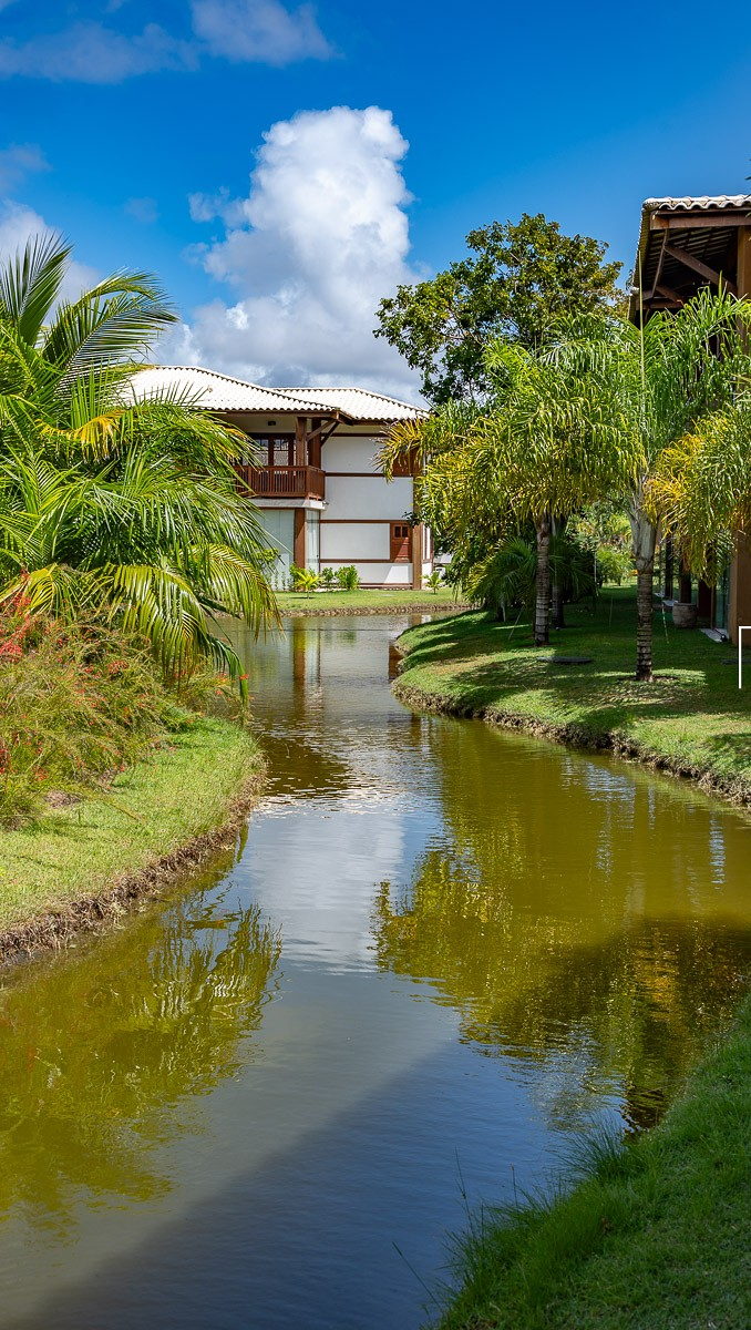 Vila da Enseada · canal entre as residências