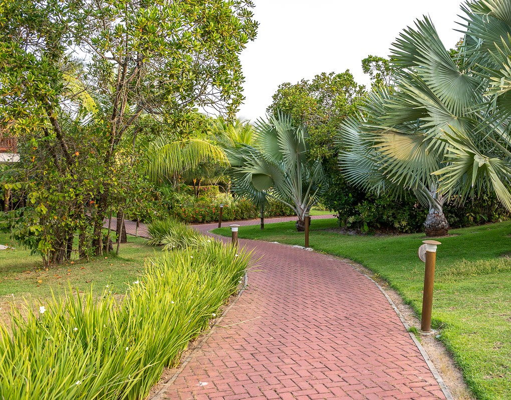 Vila da Enseada · passeio arborizado