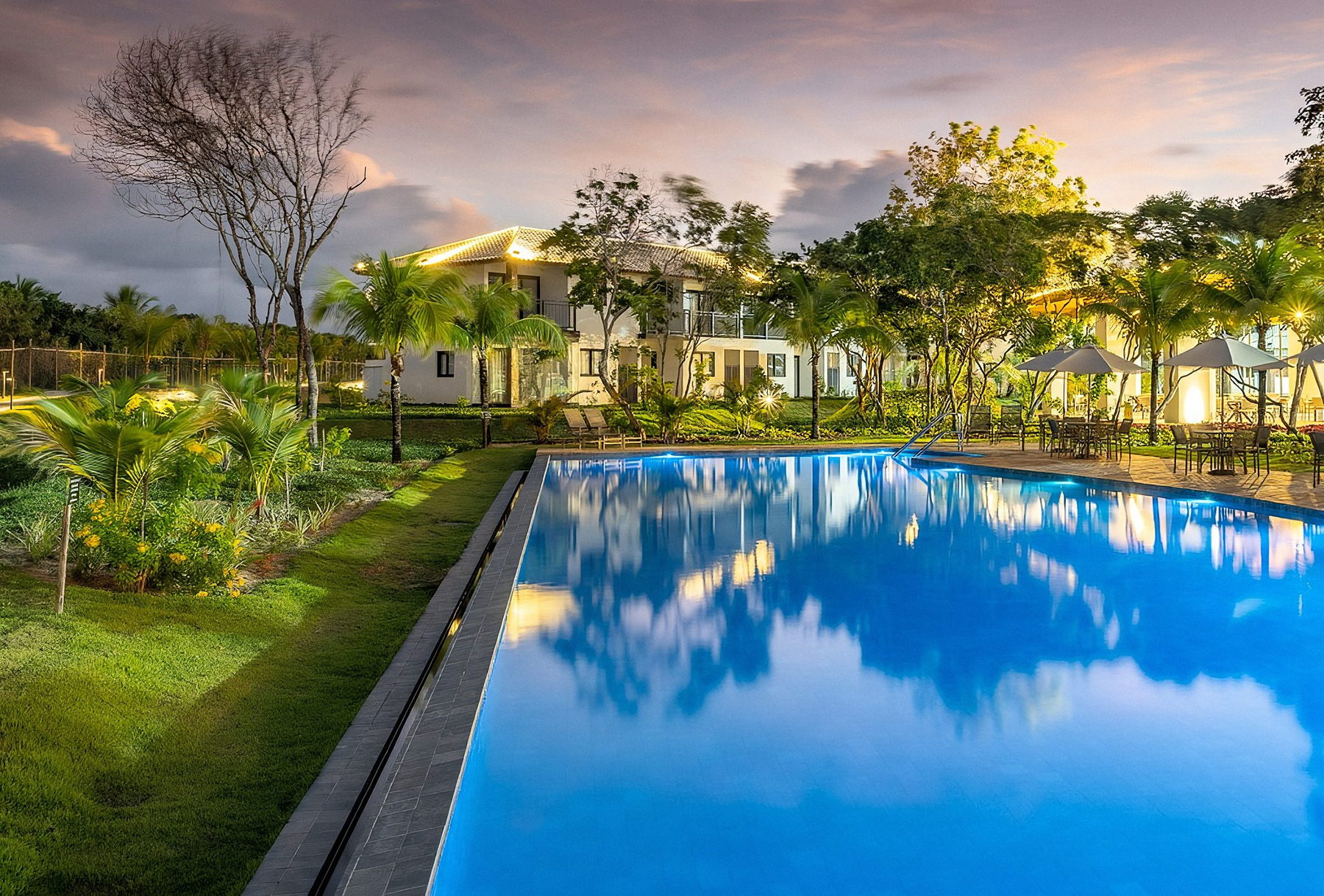 Piscina do Vila do Lago ao entardecer